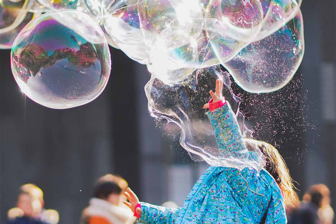 enfants qui font des bulles